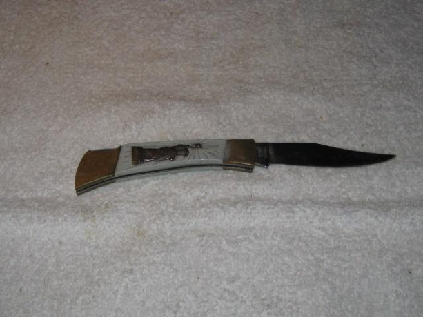 pocket-knife-with-the-statue-of-liberty-on-the-handle-big-1