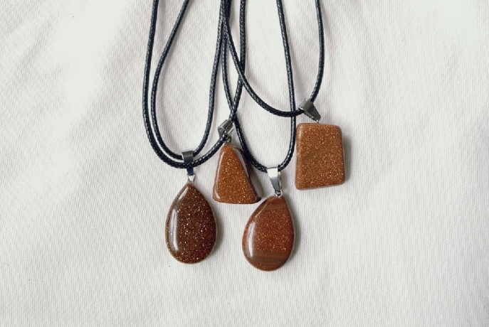 gold-sandstone-necklace-big-0