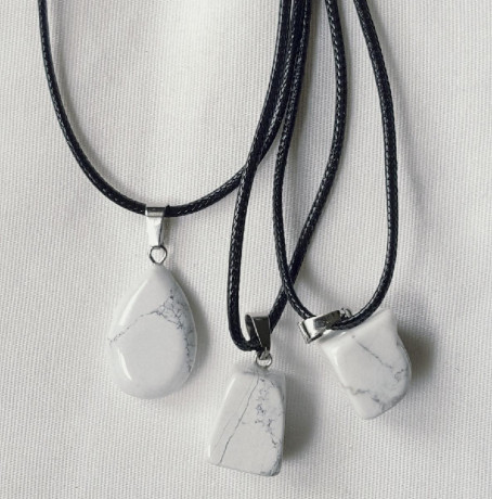 howlite-necklace-big-0