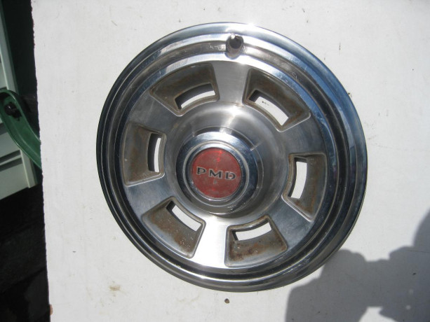 1969-firebird-tempest-grand-prix-hubcaps-big-1