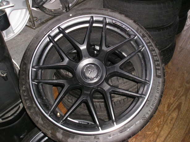 4-19-inch-amg-wheels-and-tires-big-0