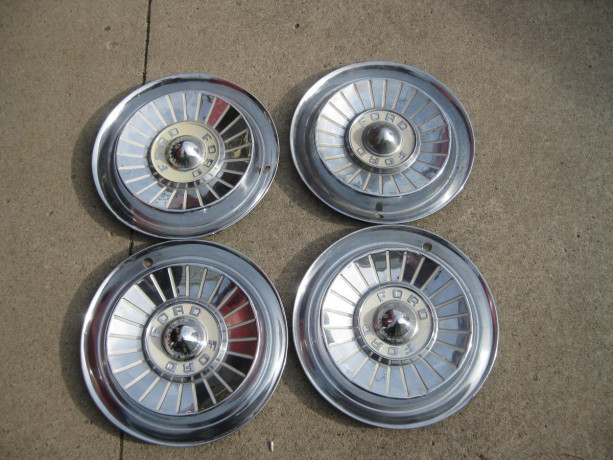 1957-ford-hubcaps-big-0