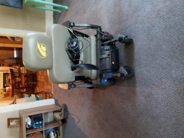 golden-compass-sport-power-chair-big-2