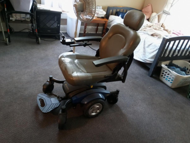 golden-compass-sport-power-chair-big-1