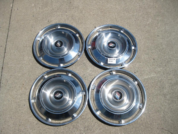 1961-buick-hubcaps-big-0
