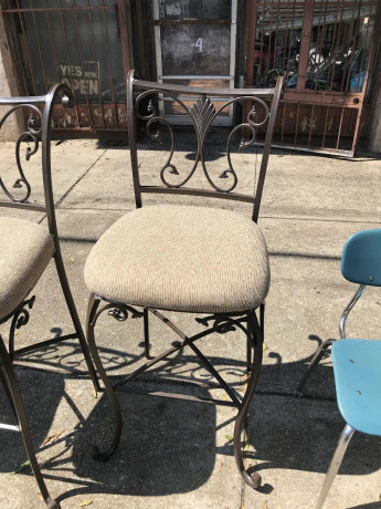 bar-high-stools-big-0