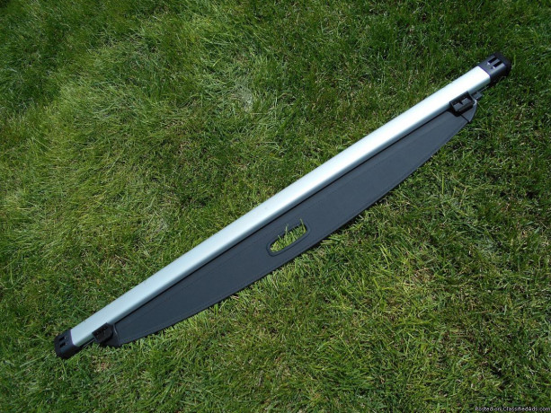 retractable-suv-rear-trunk-cargo-cover-shield-big-3