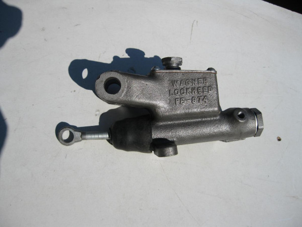 1937-39-chevrolet-new-master-cylinder-big-0