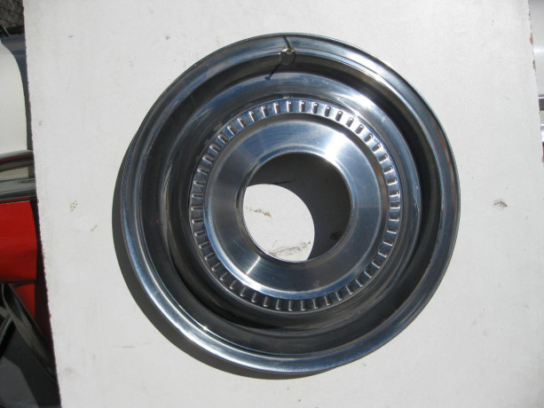 1970s-ihc-scout-hubcaps-big-0