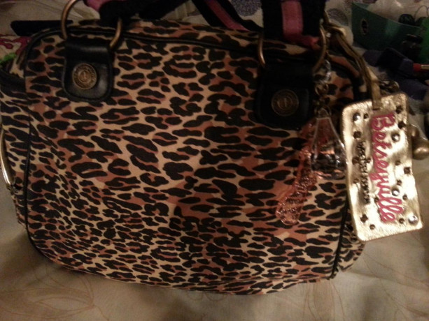 betsey-johnson-diamond-girl-marilyn-monroe-wink-weekender-bag-fuchsia-big-2