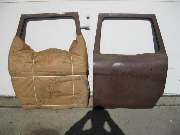 1959-62-studebaker-nos-rear-doors-big-0