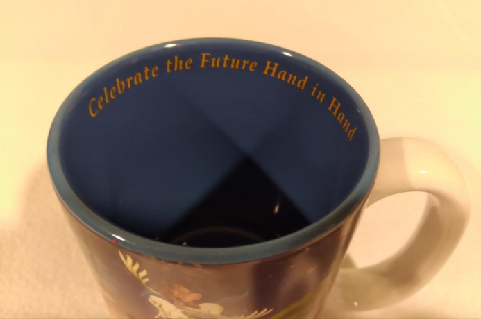 collectible-2000-disney-world-celebrate-the-future-mug-new-big-1