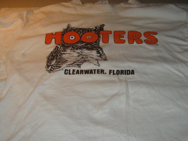 hooters-long-sleeve-tee-shirt-clearwater-fla-big-2