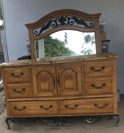 beautiful-dresser-big-0
