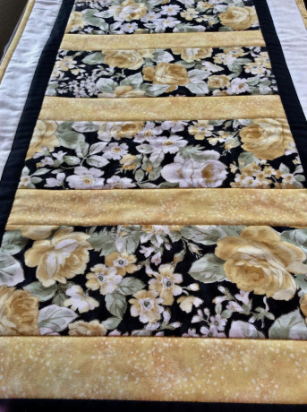 yellow-roses-table-runner-big-2