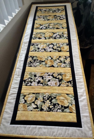 yellow-roses-table-runner-big-3