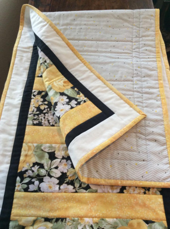 yellow-roses-table-runner-big-0