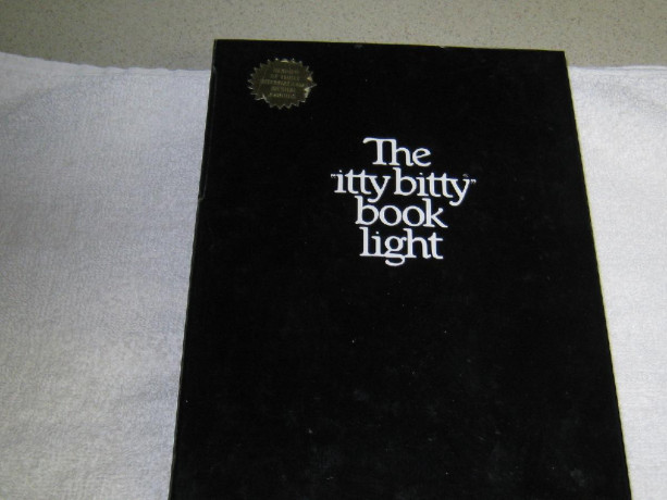 the-itty-bitty-book-light-big-1