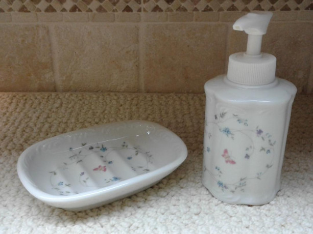 ceramic-soap-dish-lotion-despenser-set-big-2