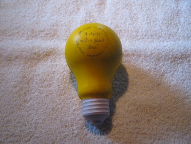 microsoft-foam-rubber-light-bulb-it-starts-with-a-good-idea-big-0