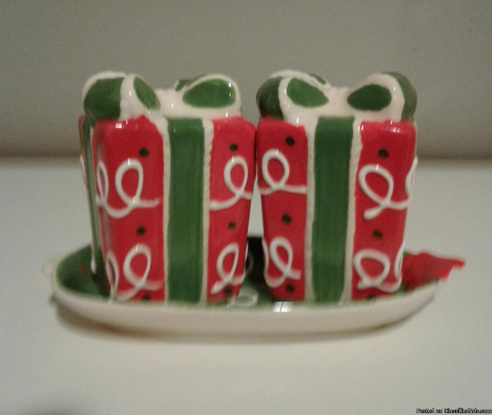 christmas-holiday-gift-box-salt-pepper-shakers-new-big-2