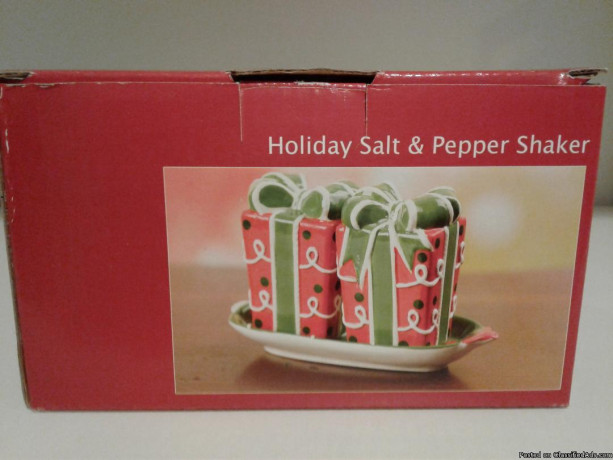 christmas-holiday-gift-box-salt-pepper-shakers-new-big-0