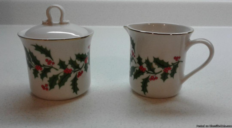 holiday-christmas-10-pc-holly-leaf-coffee-service-set-big-0