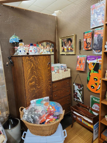 antiques-collectibles-furniture-big-3
